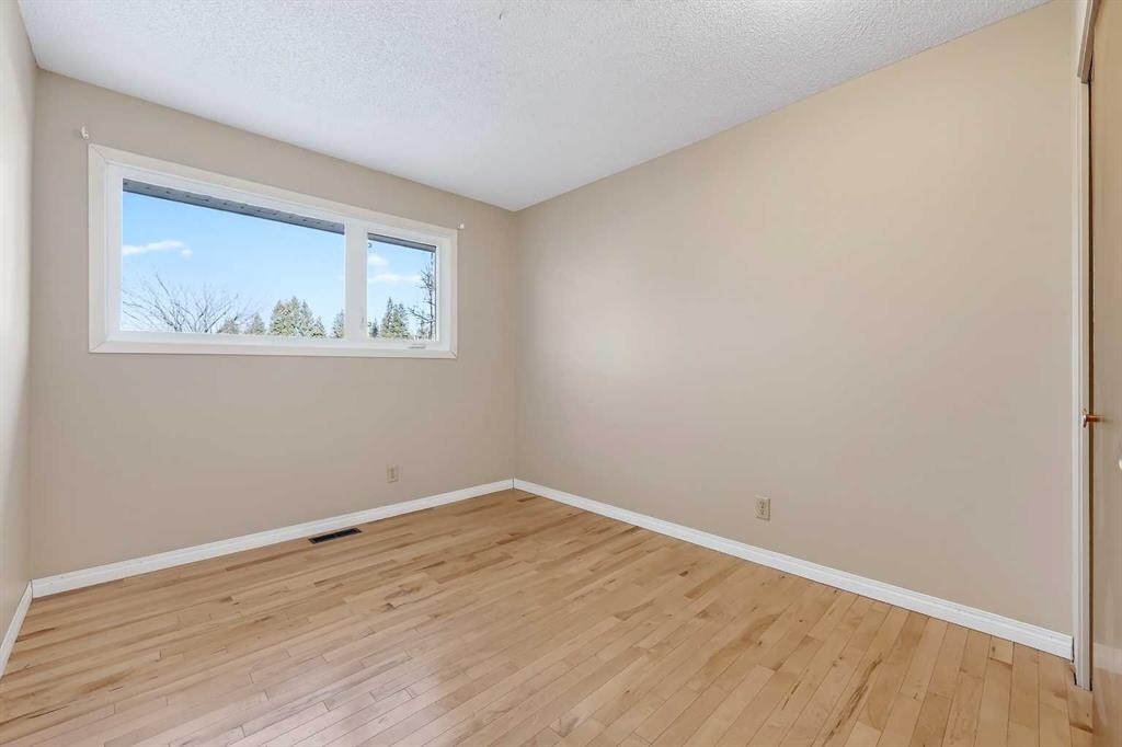 5315 Valiant Drive Nw, Calgary, AB - Indoor Photo Showing Other Room