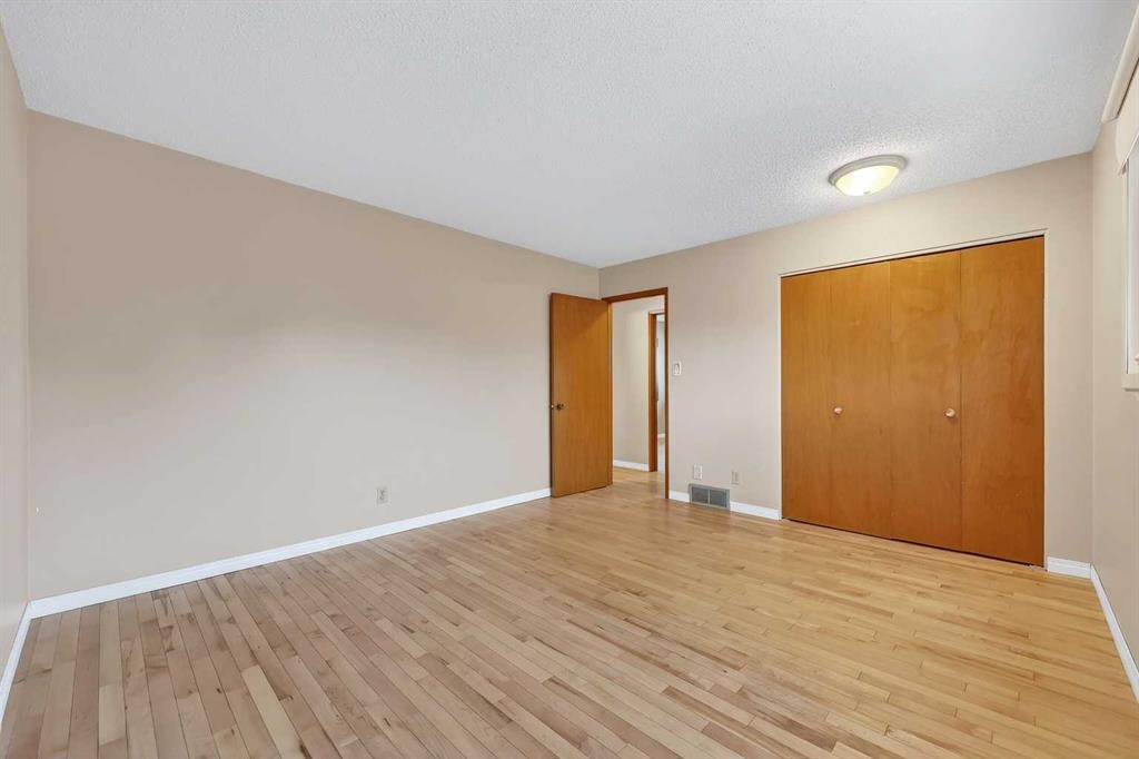 5315 Valiant Drive Nw, Calgary, AB - Indoor Photo Showing Other Room