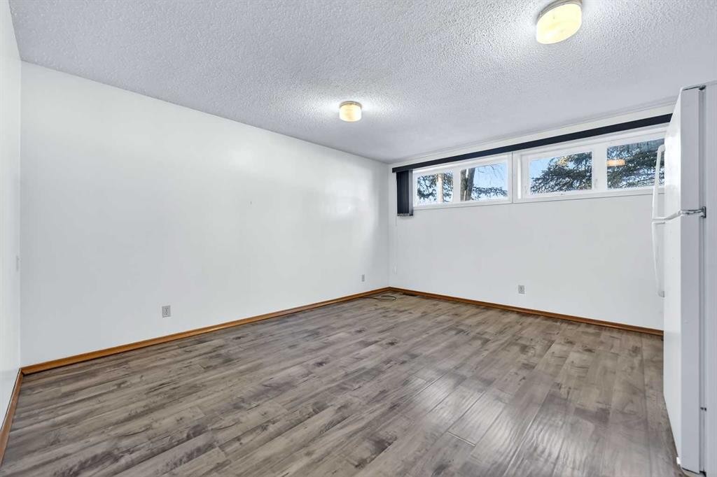 5315 Valiant Drive Nw, Calgary, AB - Indoor Photo Showing Other Room