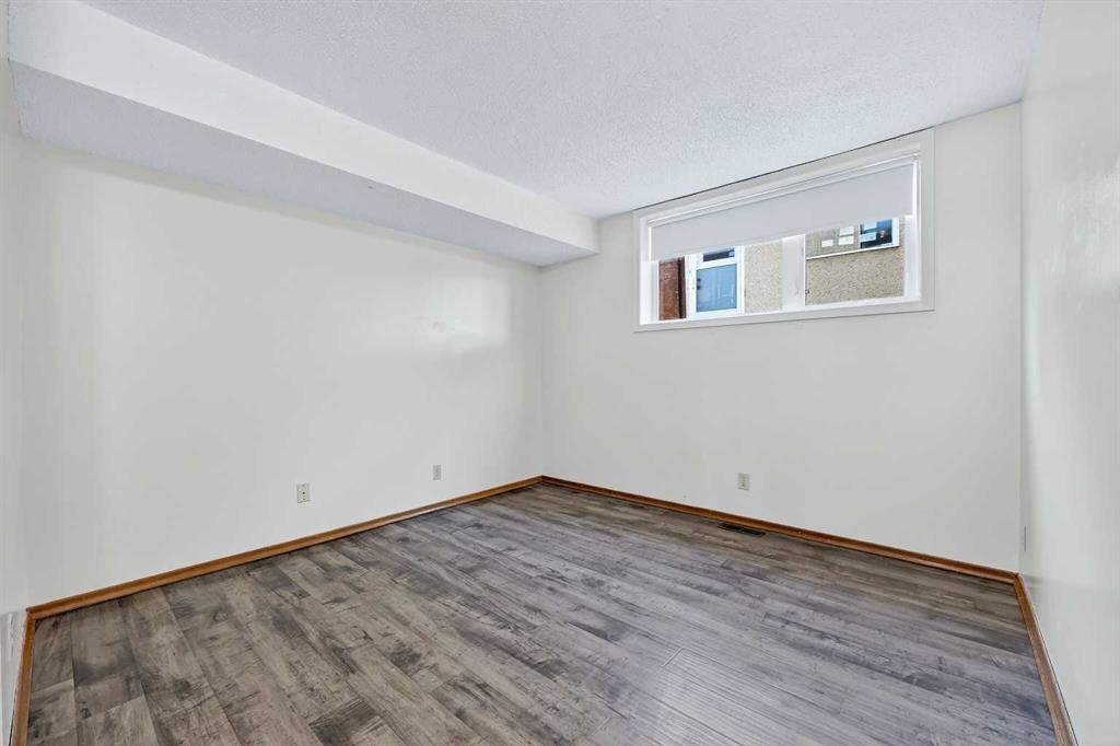 5315 Valiant Drive Nw, Calgary, AB - Indoor Photo Showing Other Room