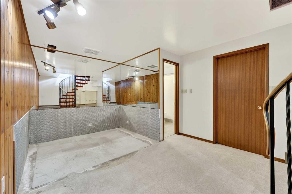 5315 Valiant Drive Nw, Calgary, AB - Indoor Photo Showing Other Room