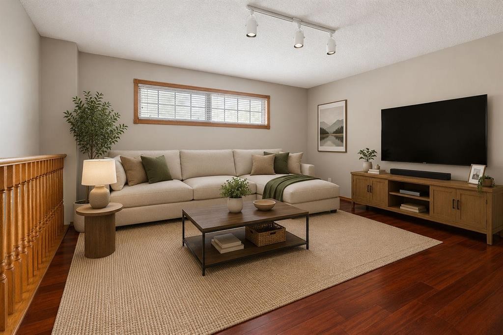 7117 California Boulevard Ne, Calgary, AB - Indoor Photo Showing Living Room