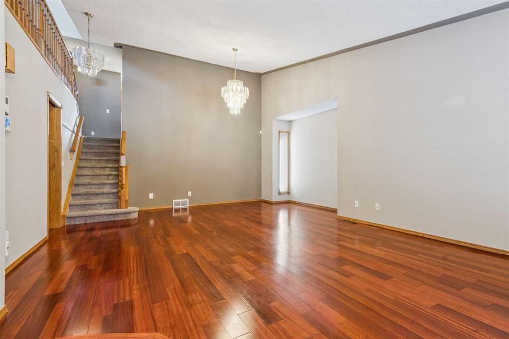 7117 California Boulevard Ne, Calgary, AB - Indoor Photo Showing Other Room