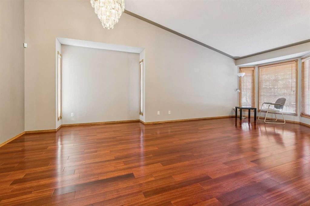 7117 California Boulevard Ne, Calgary, AB - Indoor Photo Showing Other Room