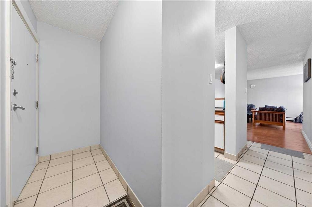 303-431 1 Avenue Ne, Calgary, AB - Indoor Photo Showing Other Room