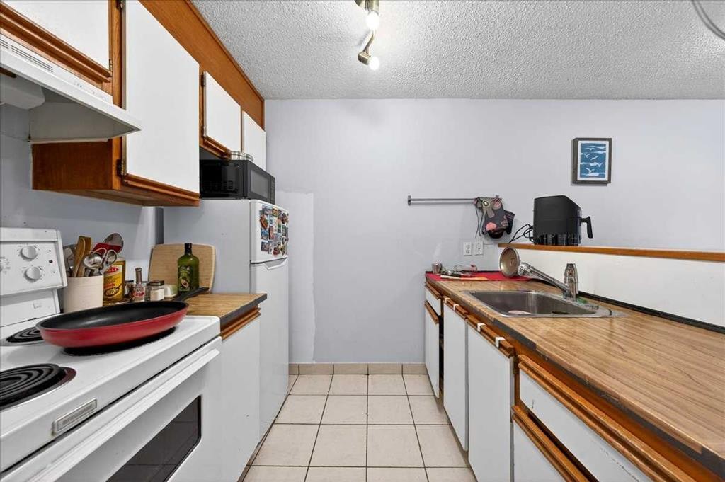 303-431 1 Avenue Ne, Calgary, AB - Indoor Photo Showing Kitchen