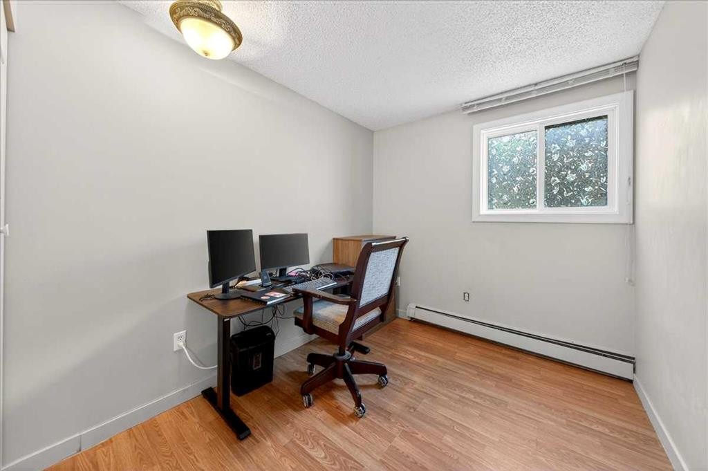 303-431 1 Avenue Ne, Calgary, AB - Indoor Photo Showing Office