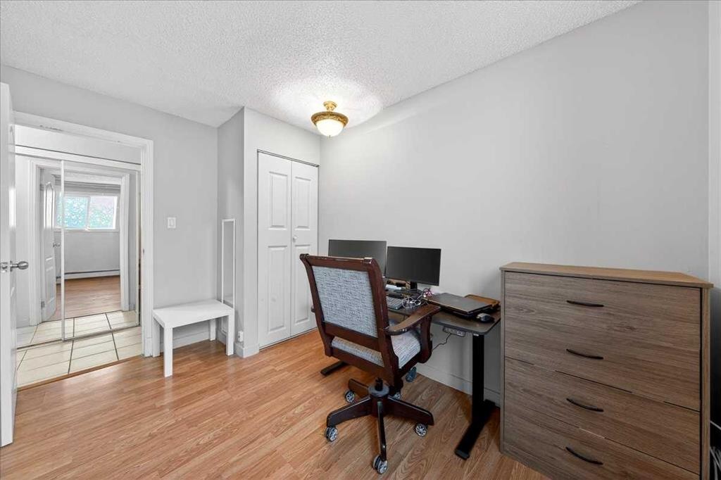 303-431 1 Avenue Ne, Calgary, AB - Indoor Photo Showing Office