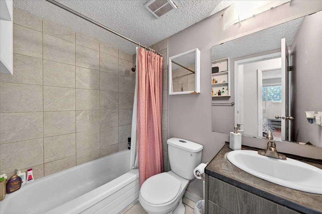 303-431 1 Avenue Ne, Calgary, AB - Indoor Photo Showing Bathroom