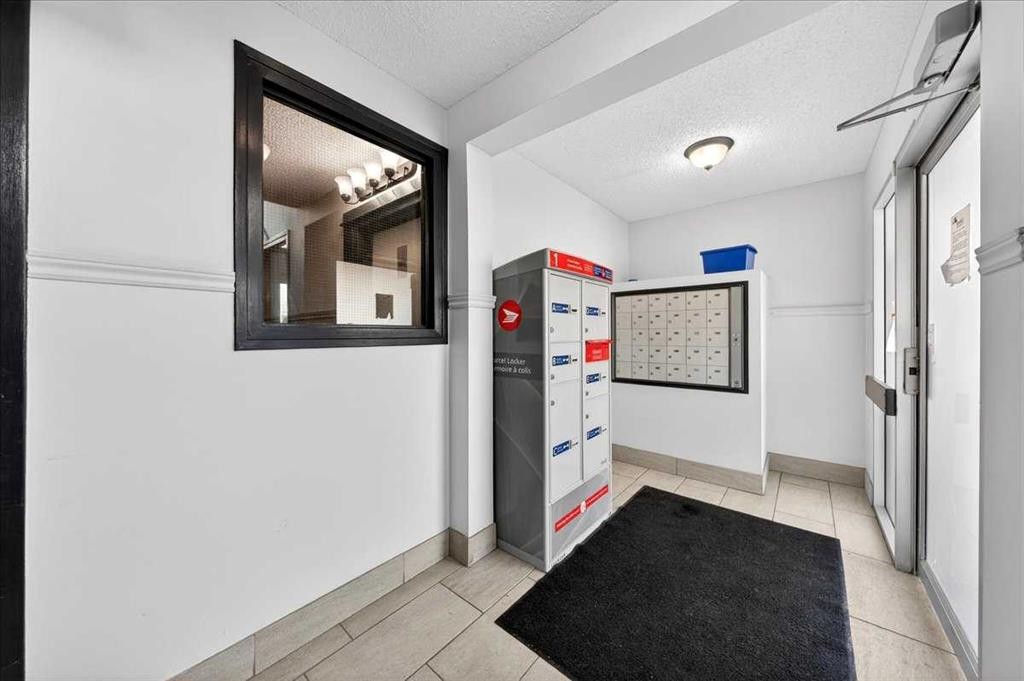 303-431 1 Avenue Ne, Calgary, AB - Indoor Photo Showing Other Room