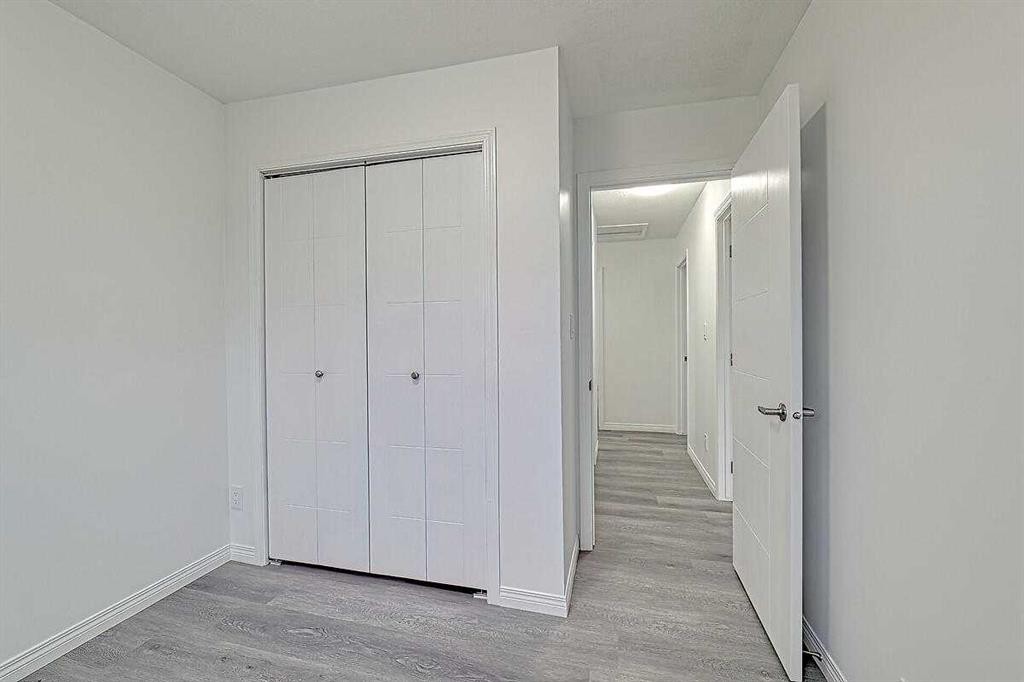 404 Pinehill Road Ne, Calgary, AB - Indoor Photo Showing Other Room