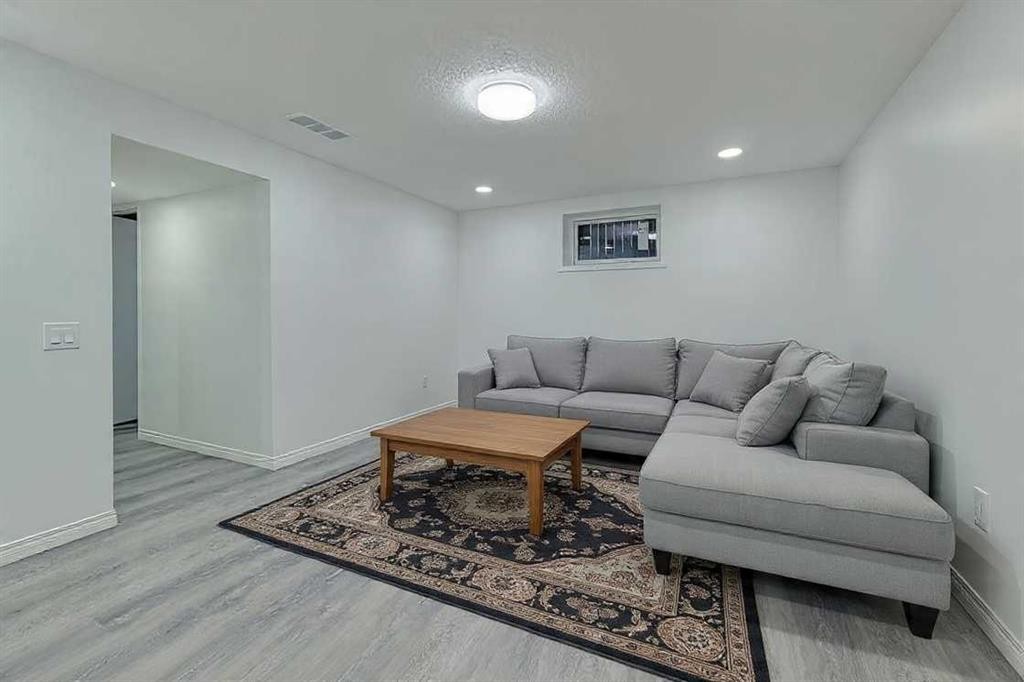 404 Pinehill Road Ne, Calgary, AB - Indoor