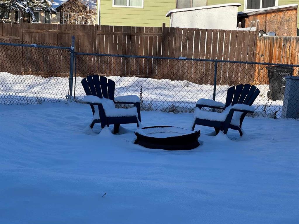 404 Pinehill Road Ne, Calgary, AB - Outdoor