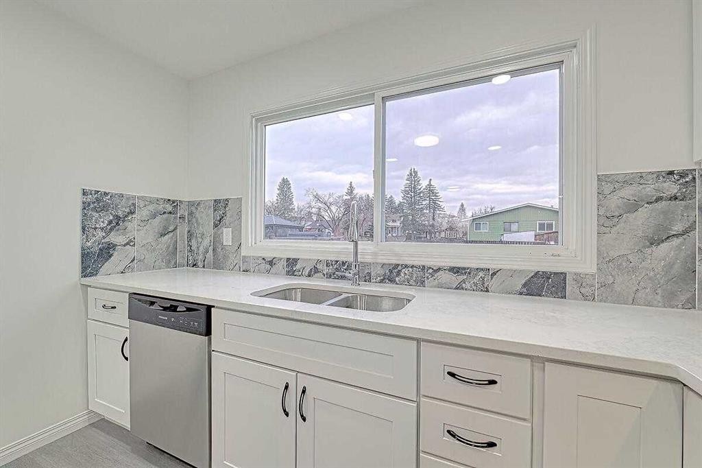 404 Pinehill Road Ne, Calgary, AB - Indoor Photo Showing Kitchen With Double Sink
