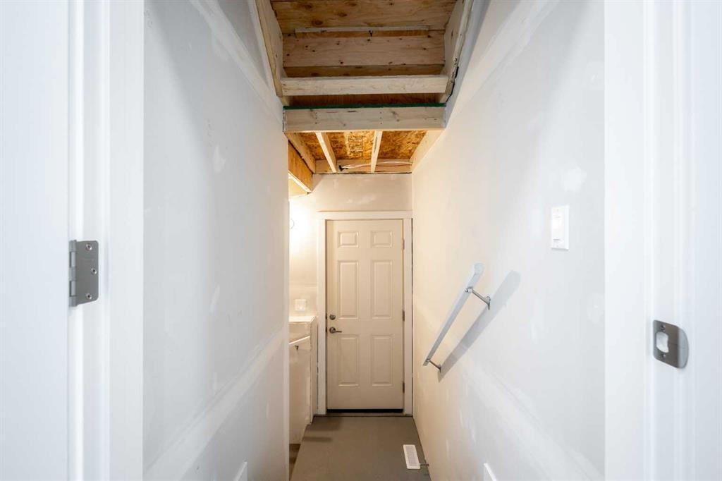 178 Sora Way Se, Calgary, AB - Indoor Photo Showing Other Room