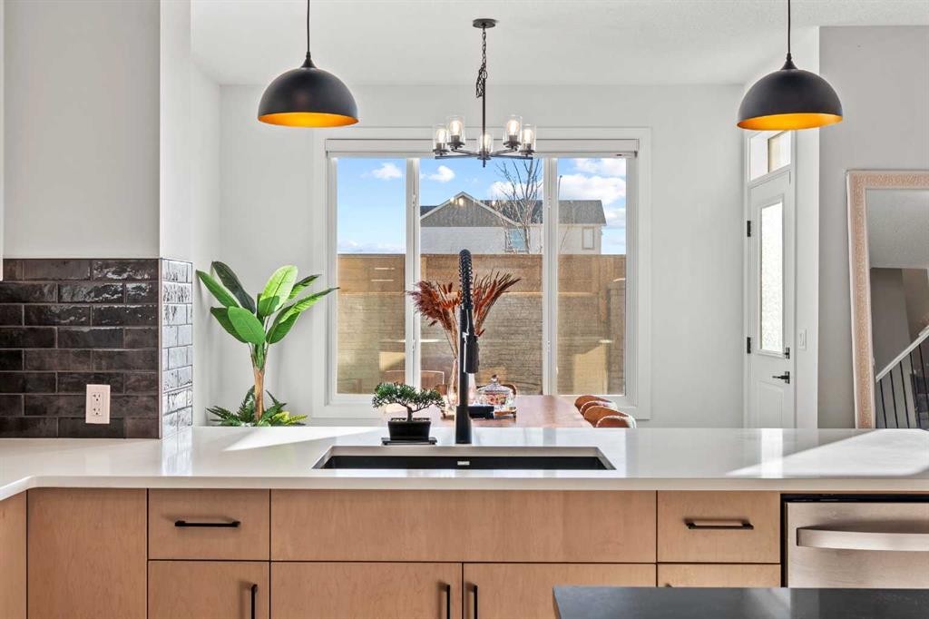 116 Ambleside Crescent Nw, Calgary, AB - Indoor Photo Showing Kitchen