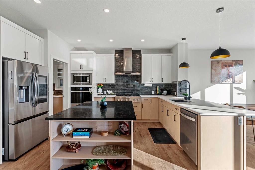 116 Ambleside Crescent Nw, Calgary, AB - Indoor Photo Showing Kitchen With Upgraded Kitchen