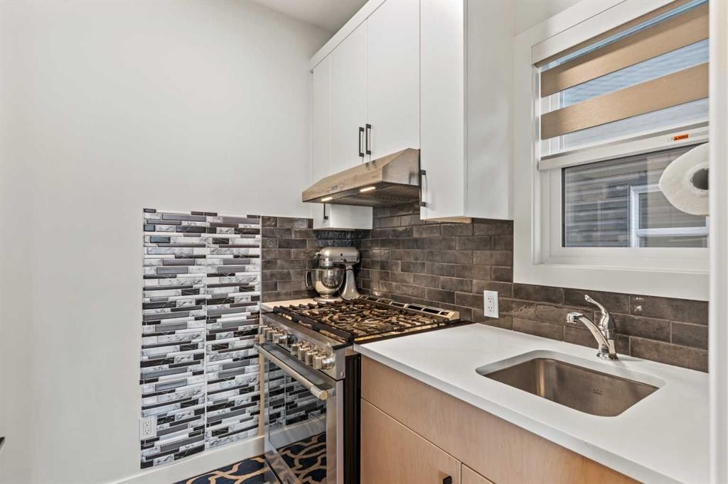 116 Ambleside Crescent Nw, Calgary, AB - Indoor Photo Showing Kitchen