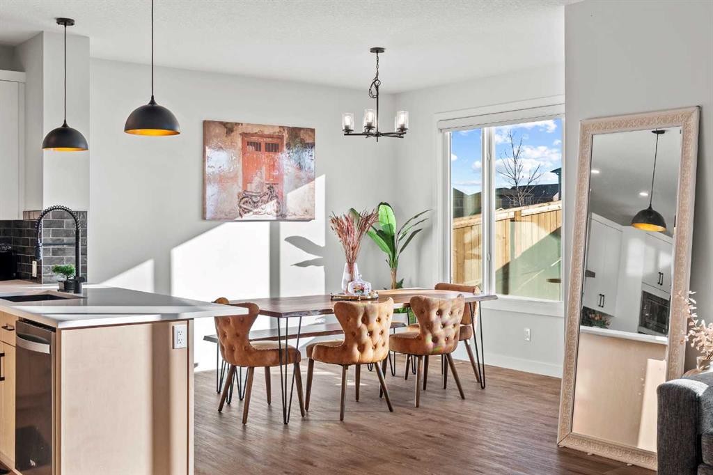 116 Ambleside Crescent Nw, Calgary, AB - Indoor Photo Showing Dining Room