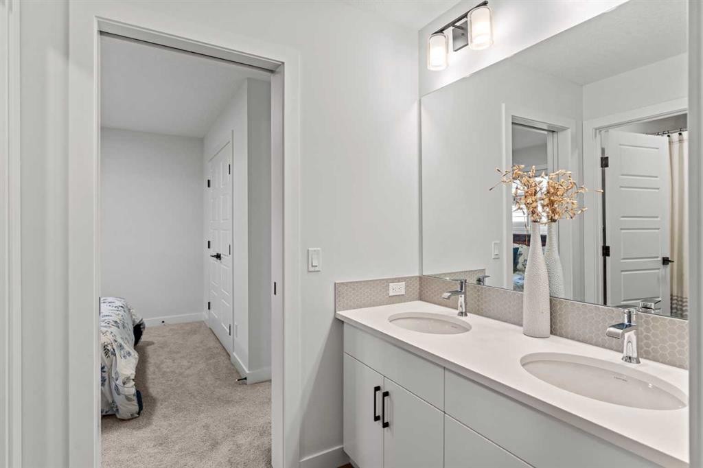 116 Ambleside Crescent Nw, Calgary, AB - Indoor Photo Showing Bathroom