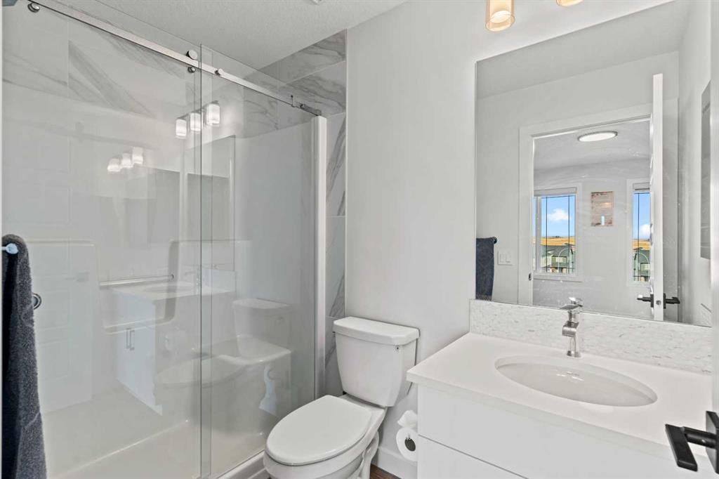 116 Ambleside Crescent Nw, Calgary, AB - Indoor Photo Showing Bathroom