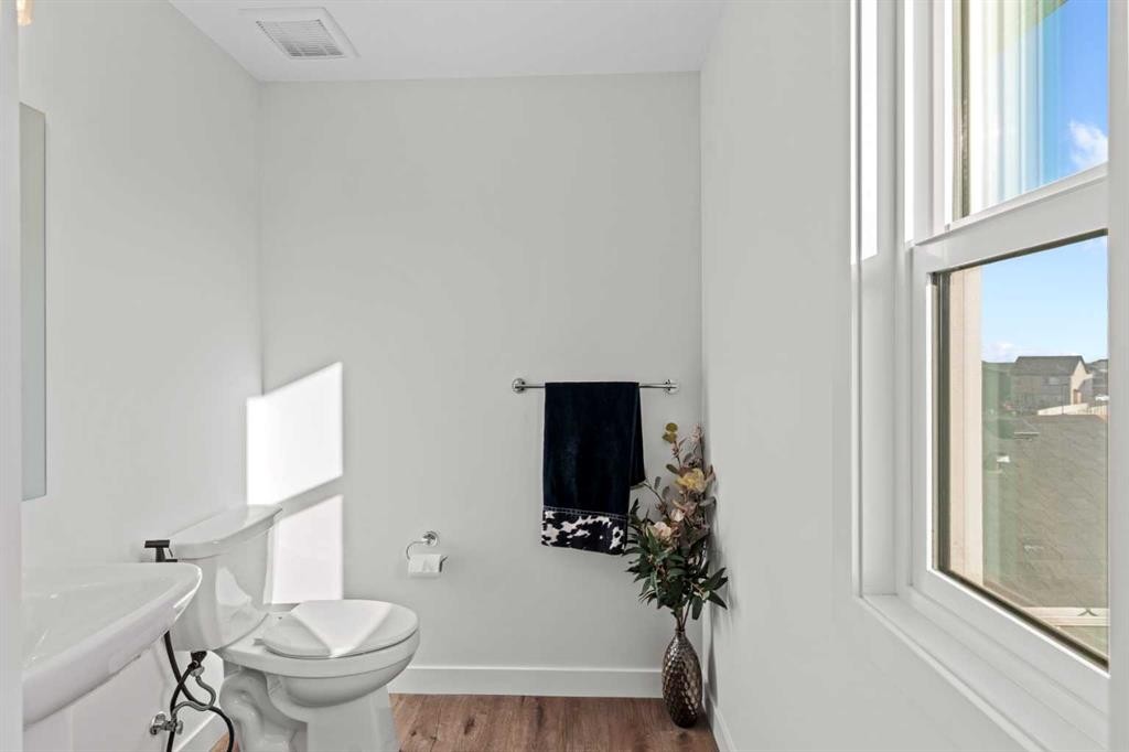 116 Ambleside Crescent Nw, Calgary, AB - Indoor Photo Showing Bathroom