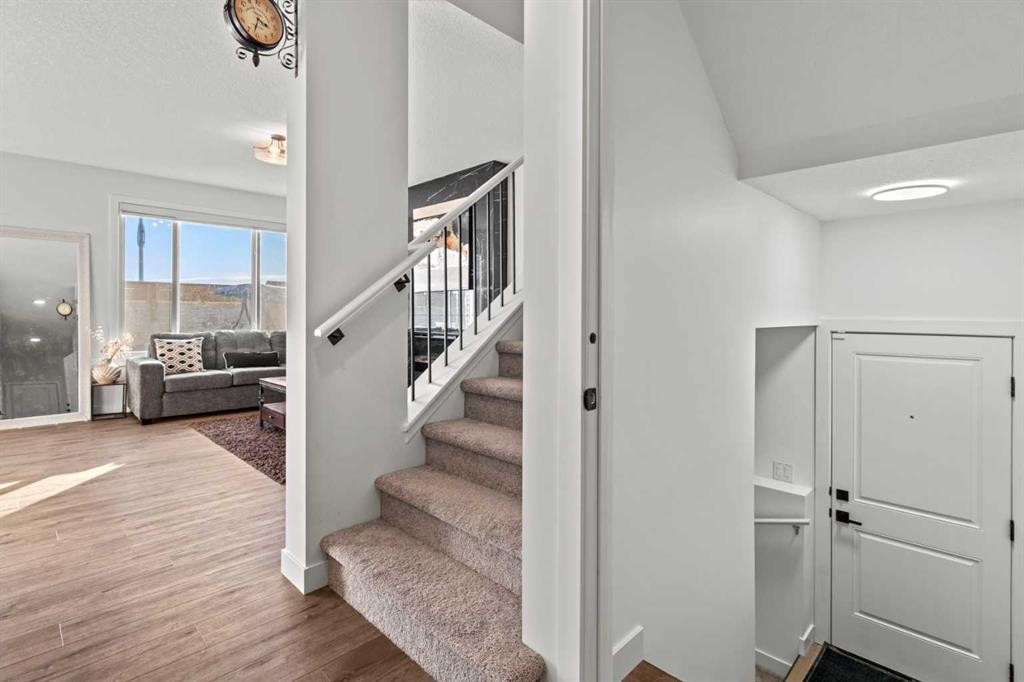 116 Ambleside Crescent Nw, Calgary, AB - Indoor Photo Showing Other Room