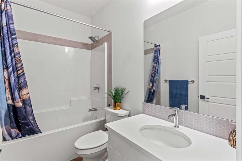 116 Ambleside Crescent Nw, Calgary, AB - Indoor Photo Showing Bathroom
