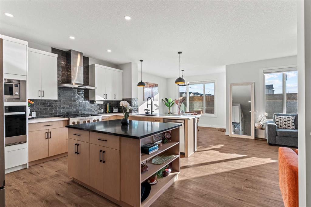 116 Ambleside Crescent Nw, Calgary, AB - Indoor Photo Showing Kitchen With Upgraded Kitchen