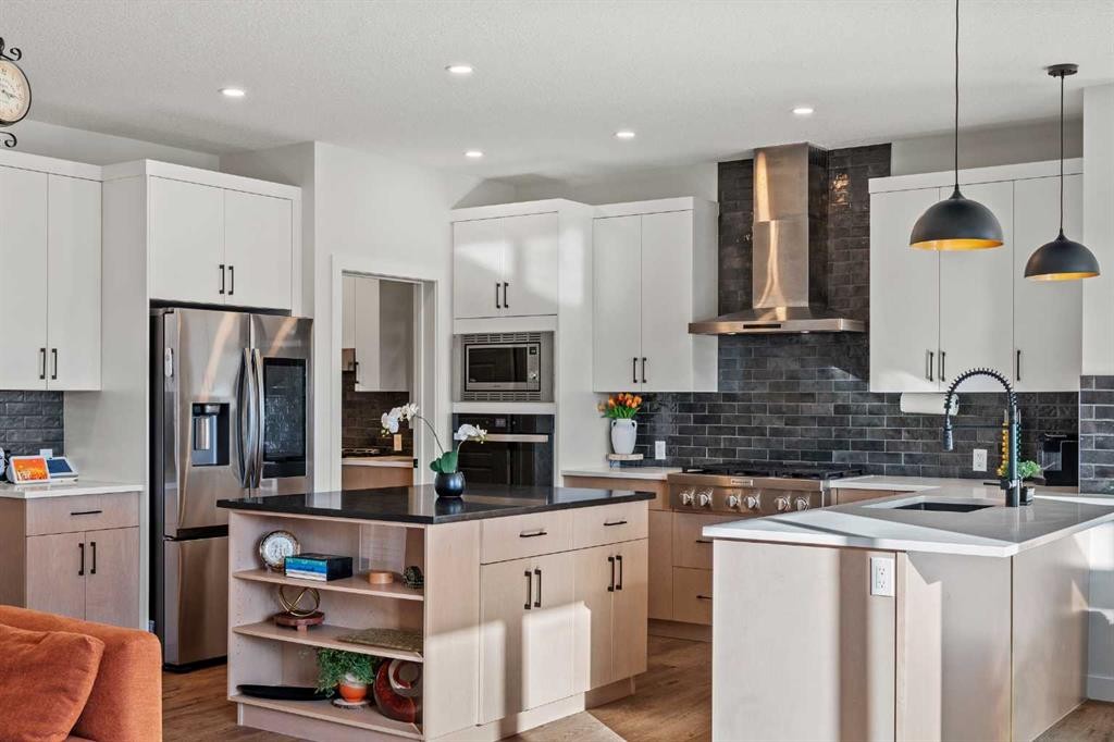 116 Ambleside Crescent Nw, Calgary, AB - Indoor Photo Showing Kitchen With Upgraded Kitchen