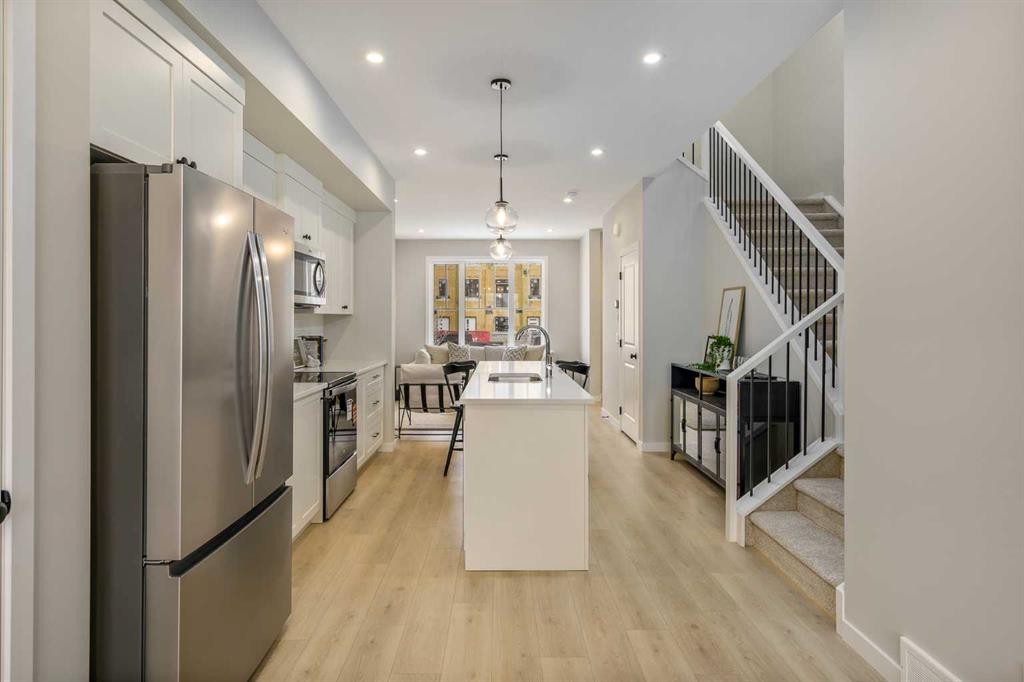 1485 Rangeview Drive Se, Calgary, AB - Indoor Photo Showing Kitchen With Upgraded Kitchen