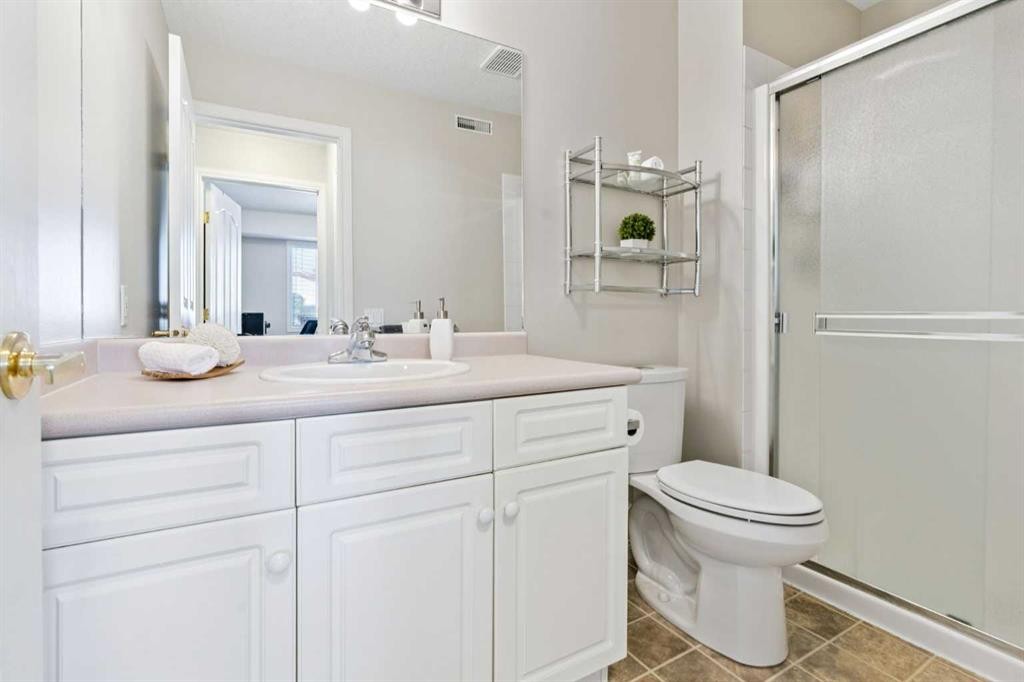 2327-1818 Simcoe Boulevard Sw, Calgary, AB - Indoor Photo Showing Bathroom