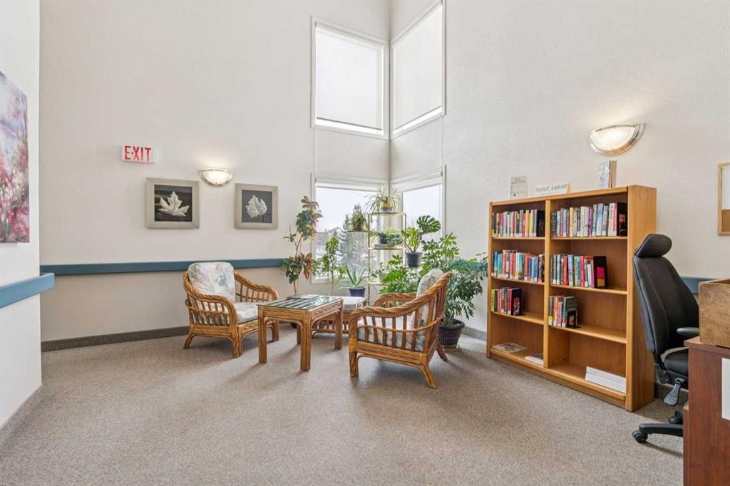 2327-1818 Simcoe Boulevard Sw, Calgary, AB - Indoor Photo Showing Office