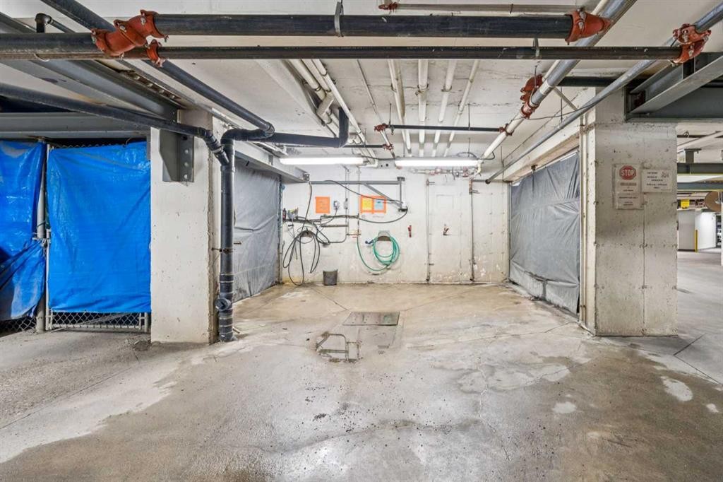 2327-1818 Simcoe Boulevard Sw, Calgary, AB - Indoor Photo Showing Garage