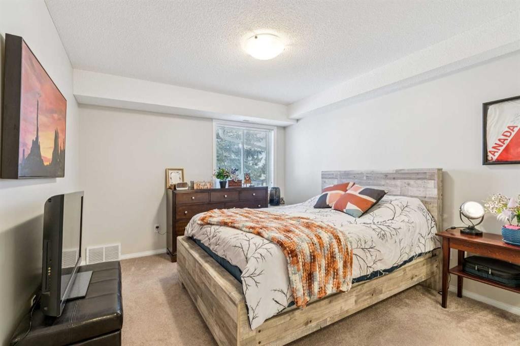 2327-1818 Simcoe Boulevard Sw, Calgary, AB - Indoor Photo Showing Bedroom