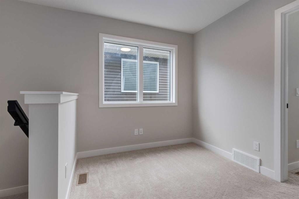 7189 Rangeview Avenue Se, Calgary, AB - Indoor Photo Showing Other Room