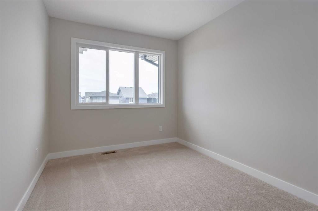 7189 Rangeview Avenue Se, Calgary, AB - Indoor Photo Showing Other Room