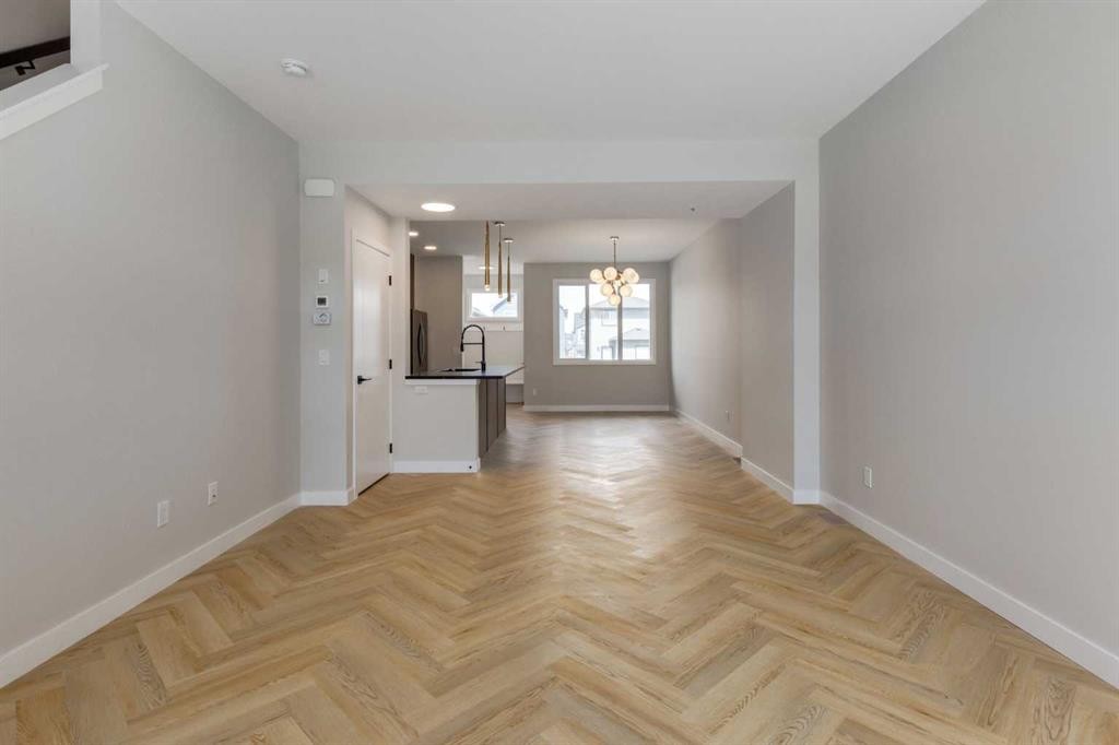 7189 Rangeview Avenue Se, Calgary, AB - Indoor Photo Showing Other Room