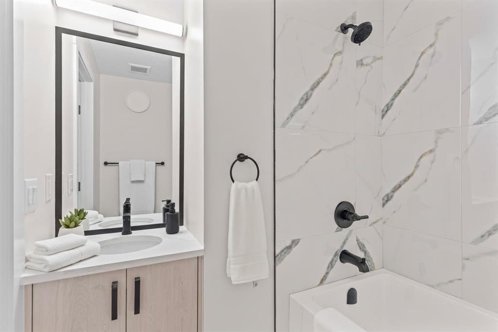 52 Martin Crossing Rise Ne, Calgary, AB - Indoor Photo Showing Bathroom