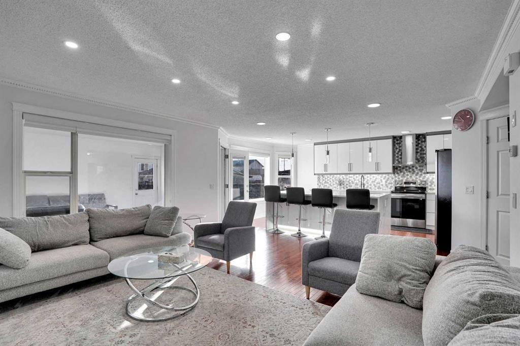 148 Martha'S Manor Ne, Calgary, AB - Indoor Photo Showing Living Room