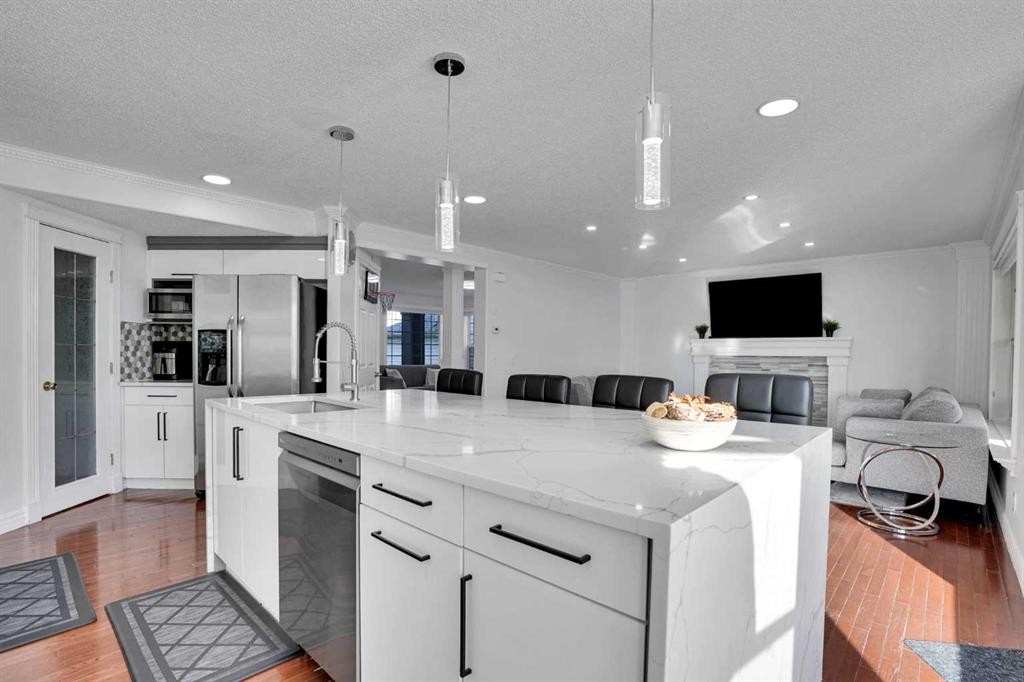 148 Martha'S Manor Ne, Calgary, AB - Indoor Photo Showing Kitchen With Upgraded Kitchen