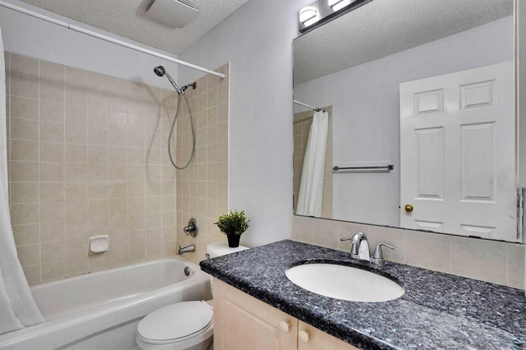 148 Martha'S Manor Ne, Calgary, AB - Indoor Photo Showing Bathroom