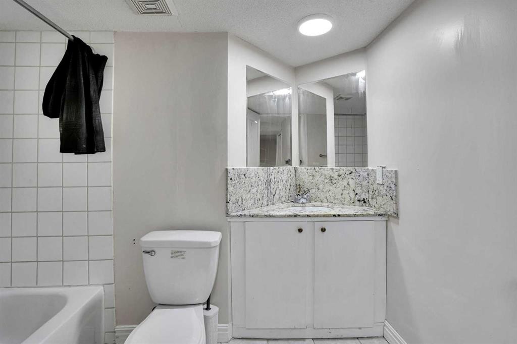 148 Martha'S Manor Ne, Calgary, AB - Indoor Photo Showing Bathroom