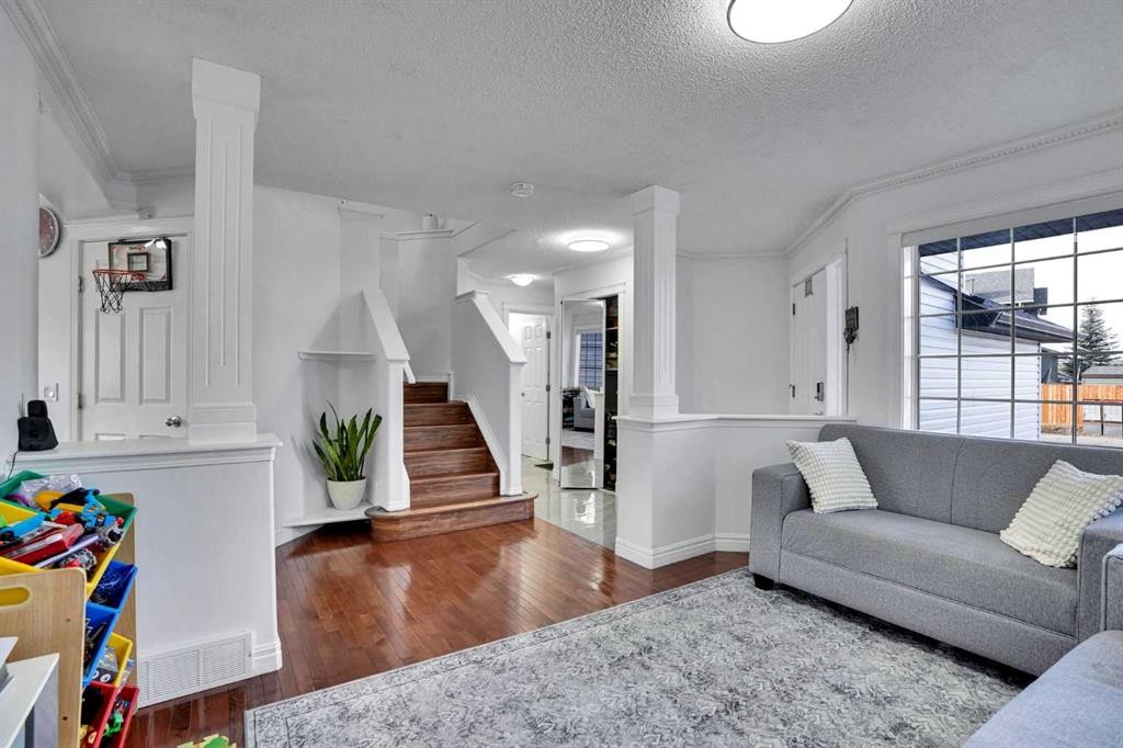 148 Martha'S Manor Ne, Calgary, AB - Indoor Photo Showing Living Room