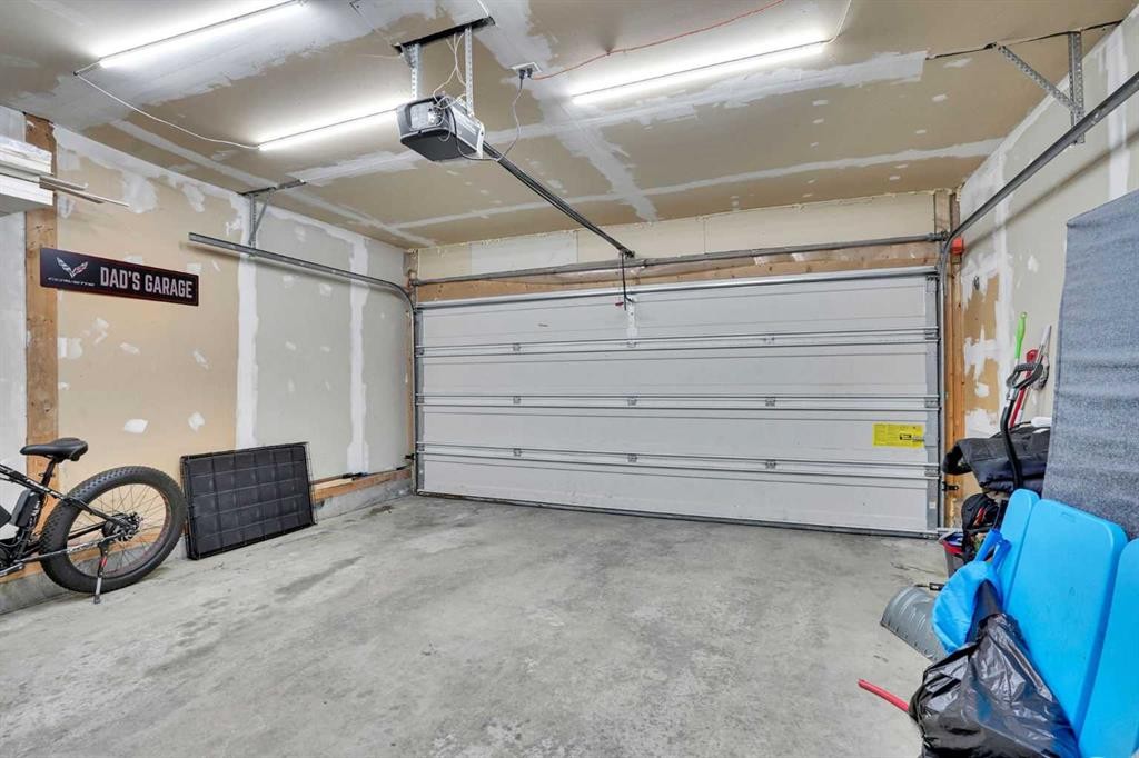 148 Martha'S Manor Ne, Calgary, AB - Indoor Photo Showing Garage