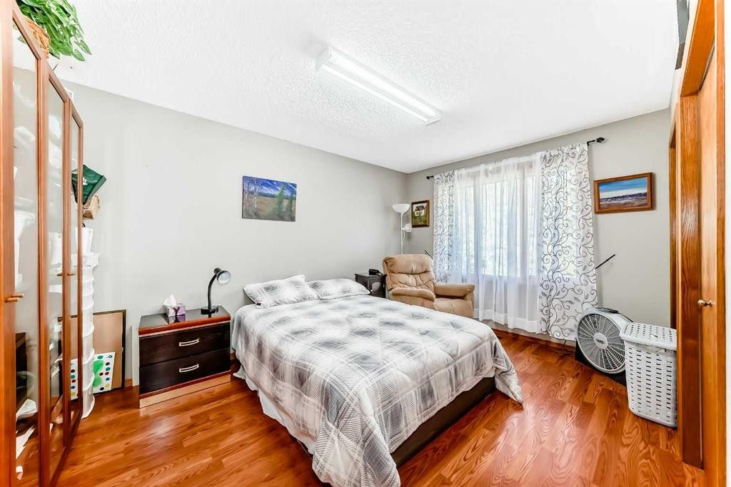 22 Glenhill Drive, Cochrane, AB - Indoor Photo Showing Bedroom