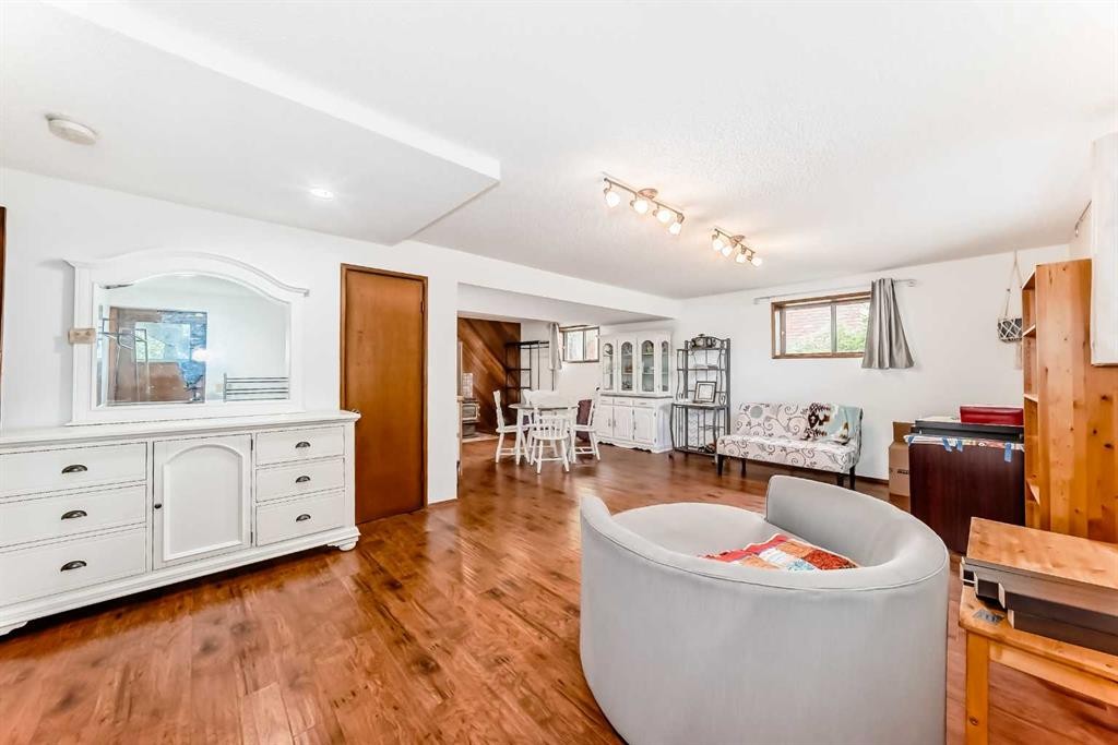 22 Glenhill Drive, Cochrane, AB - Indoor