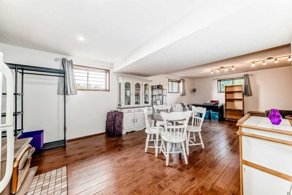 22 Glenhill Drive, Cochrane, AB - Indoor Photo Showing Dining Room