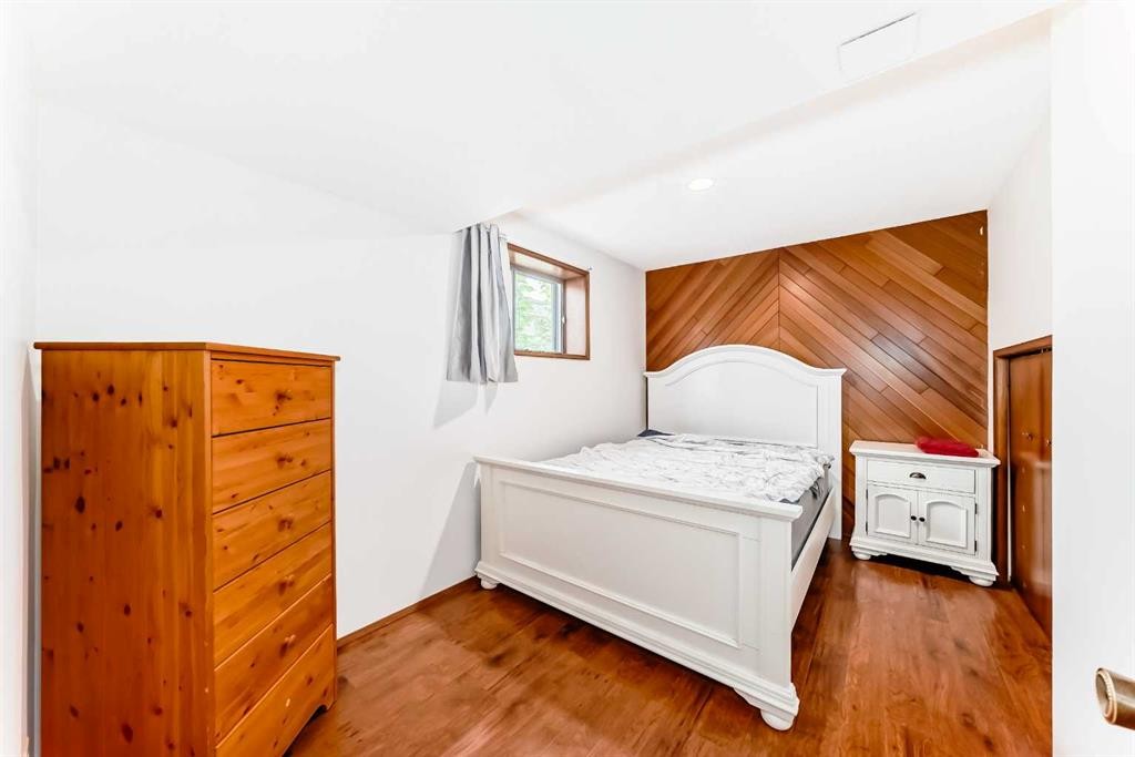 22 Glenhill Drive, Cochrane, AB - Indoor Photo Showing Bedroom