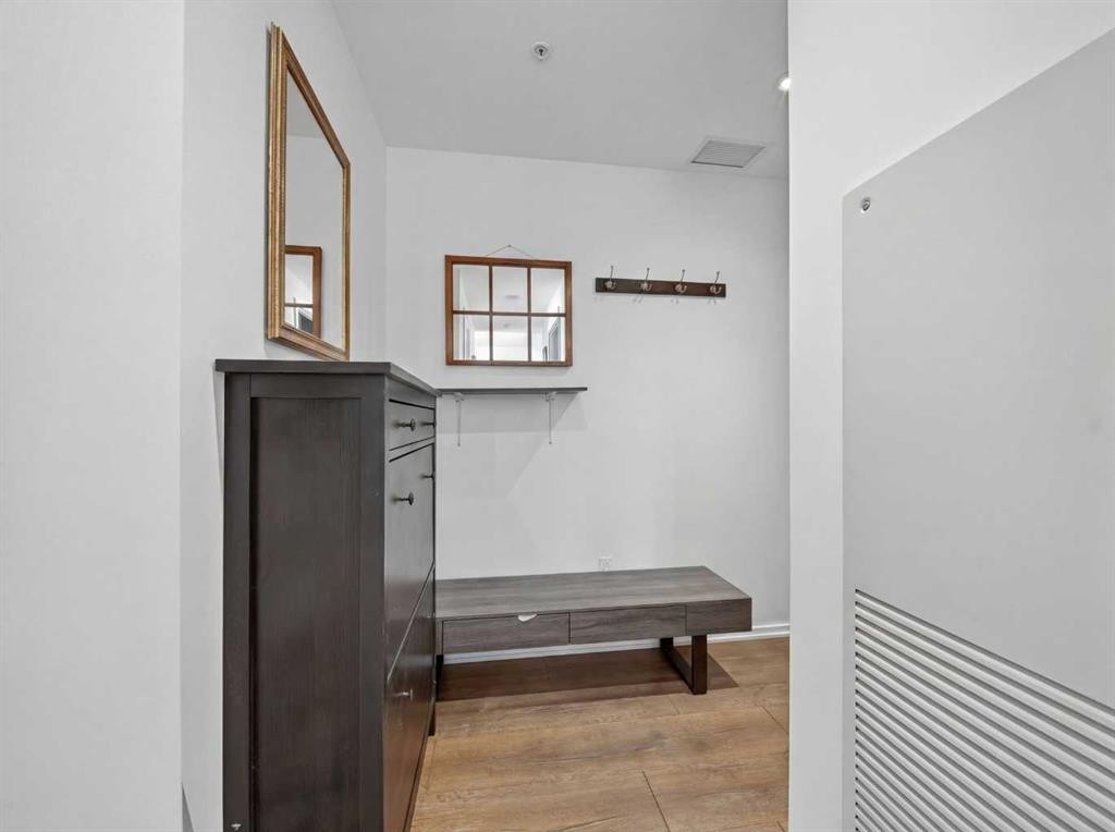 802-615 6 Avenue Se, Calgary, AB - Indoor Photo Showing Other Room